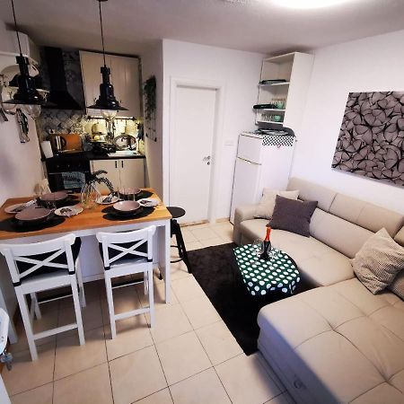 Apartment Miljenko I Dobrila Kastela Bagian luar foto