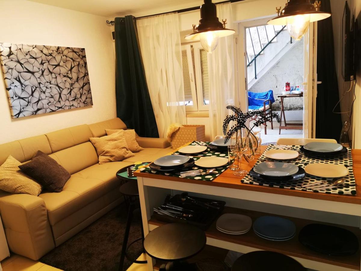 Apartment Miljenko I Dobrila Kastela Bagian luar foto